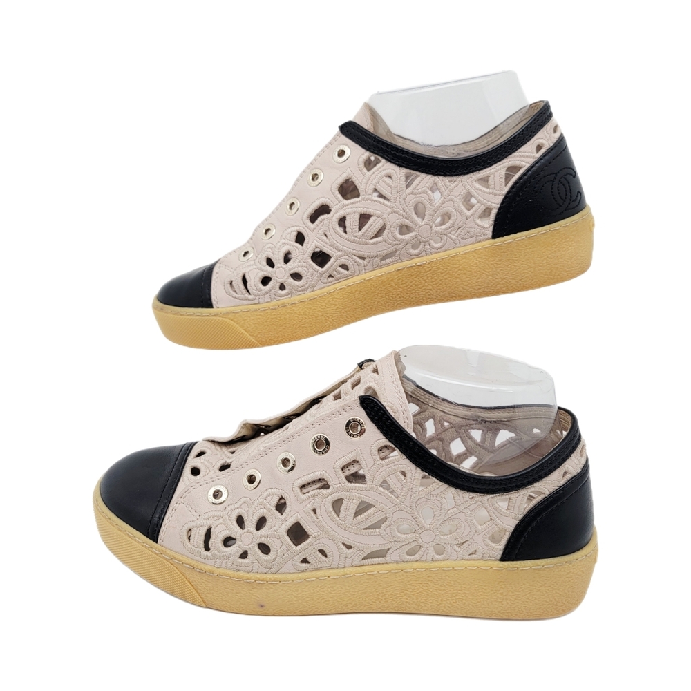 CHANEL Camellia Floral Laser Cut CC Low-Top Sneakers Cream Black 7/37 + COA - Picture 1 of 13